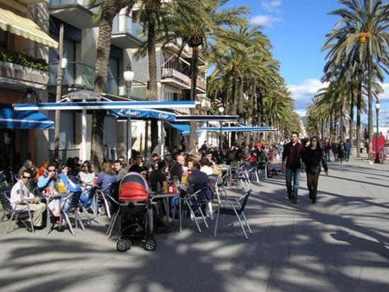Maifamilybcn-Comodo Y Metro Cercano Badalona Bagian luar foto